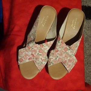 Sonoma Sandals Women's 10 MED